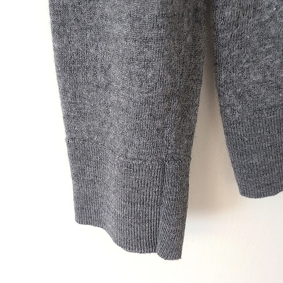 Express 100% Merino Wool Long Sleeve Turtleneck Sweater Women's Gray Size Large - Picture 4 of 8